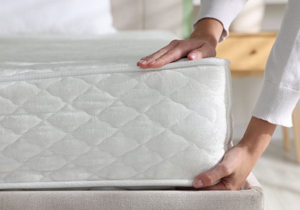 איך לנקות מזרון: שיטות ניקוי והסרת כתמים